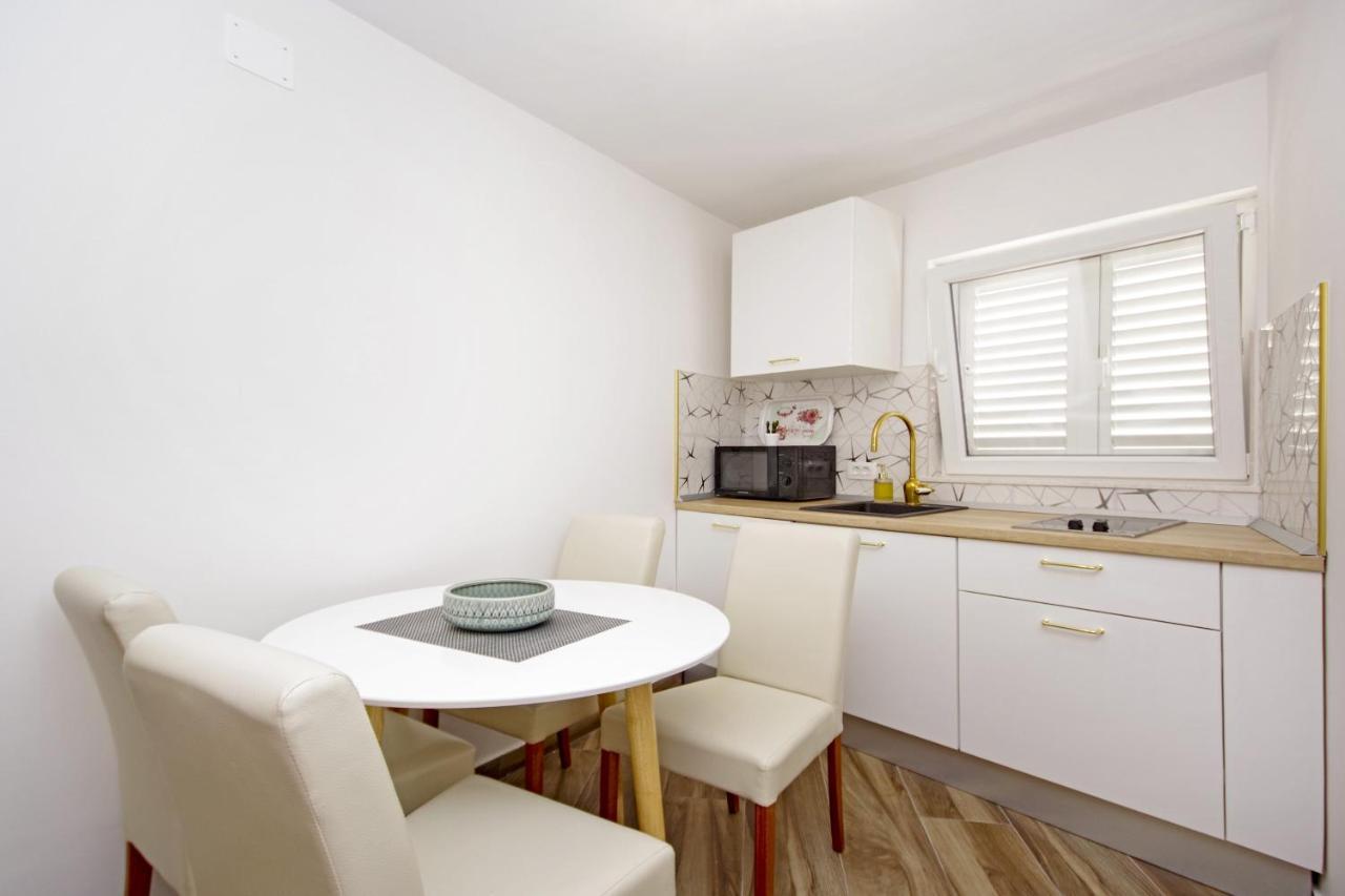 Apartments By The Sea Baska Voda, Makarska - 17570 المظهر الخارجي الصورة